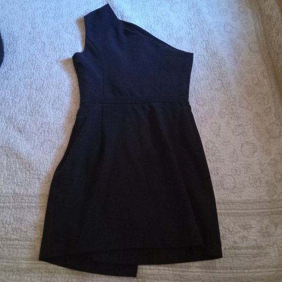Black asymmetric sleeveless dress - Picture 2 of 3